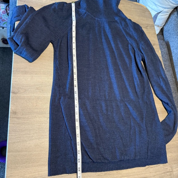 Lululemon sweat and Savana merino wool sweater - Picture 7 of 8